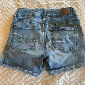 American Eagle Midi denim jean shorts Sz 4 super super stretch light blue